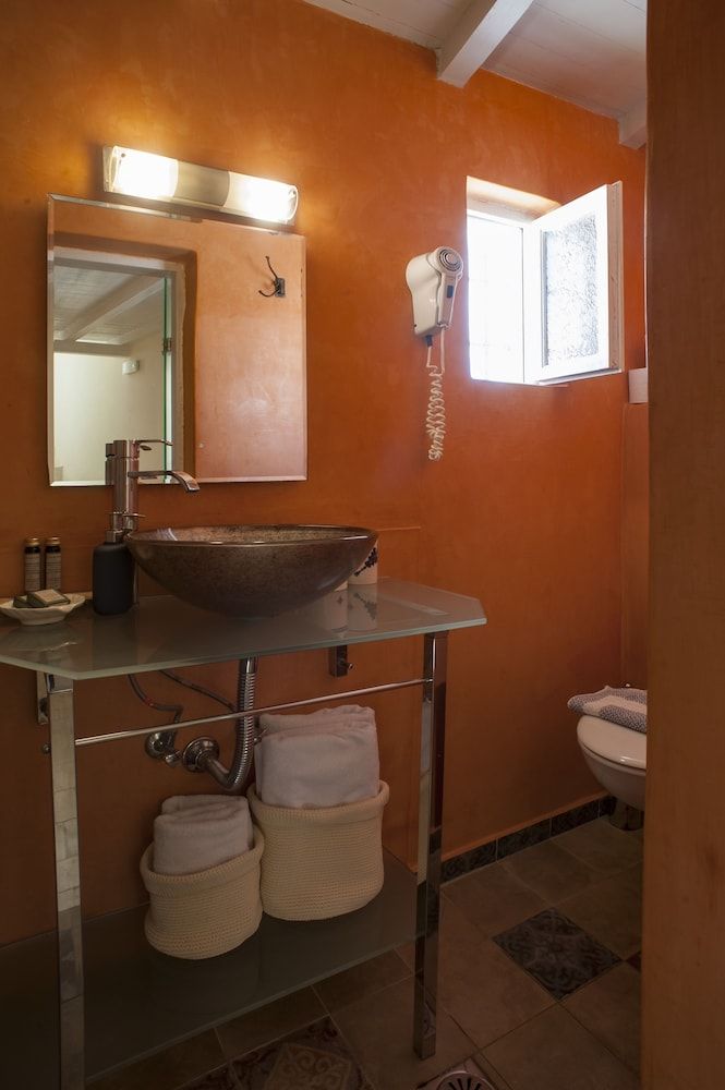 Heliophos Boutique Caves Studio, Mezzanine 16