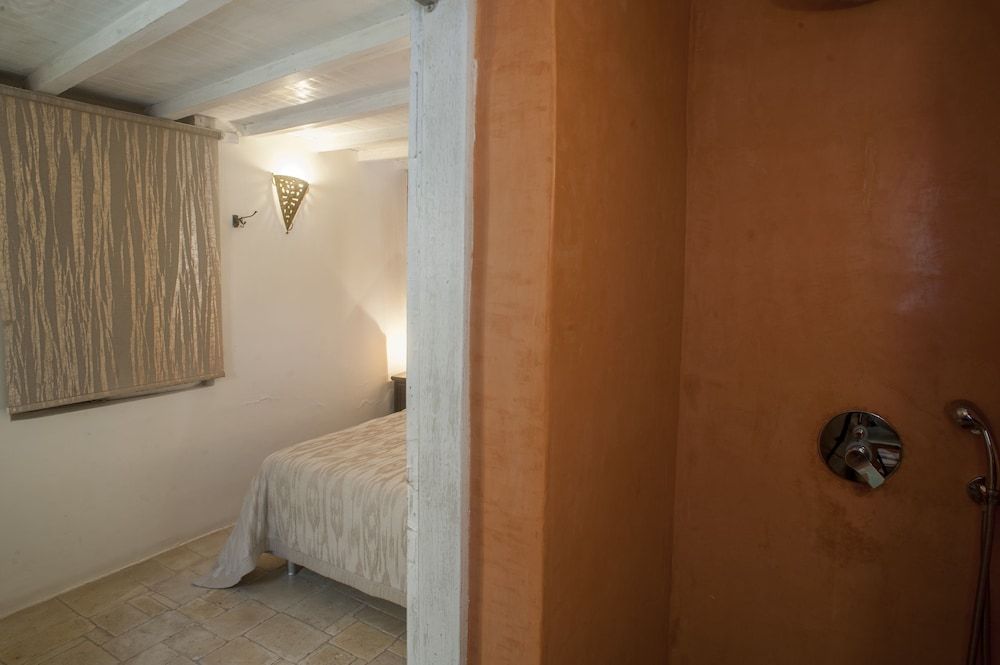 Heliophos Boutique Caves Studio, Mezzanine 20