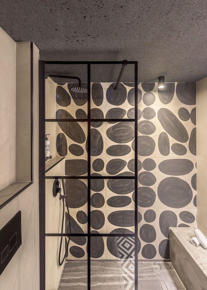 Captain Zeppos Luxury Suite 5