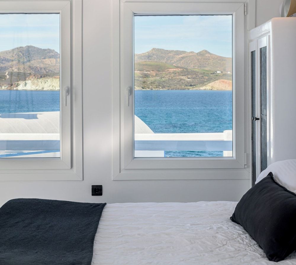 Captain Zeppos Honeymoon Suite 11