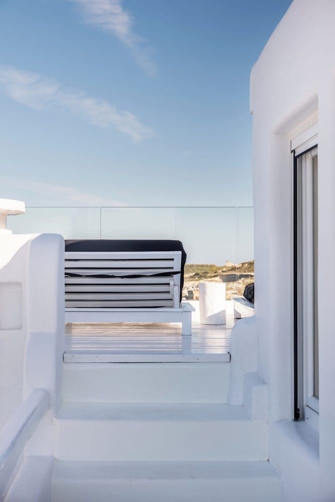 Captain Zeppos Honeymoon Suite 7