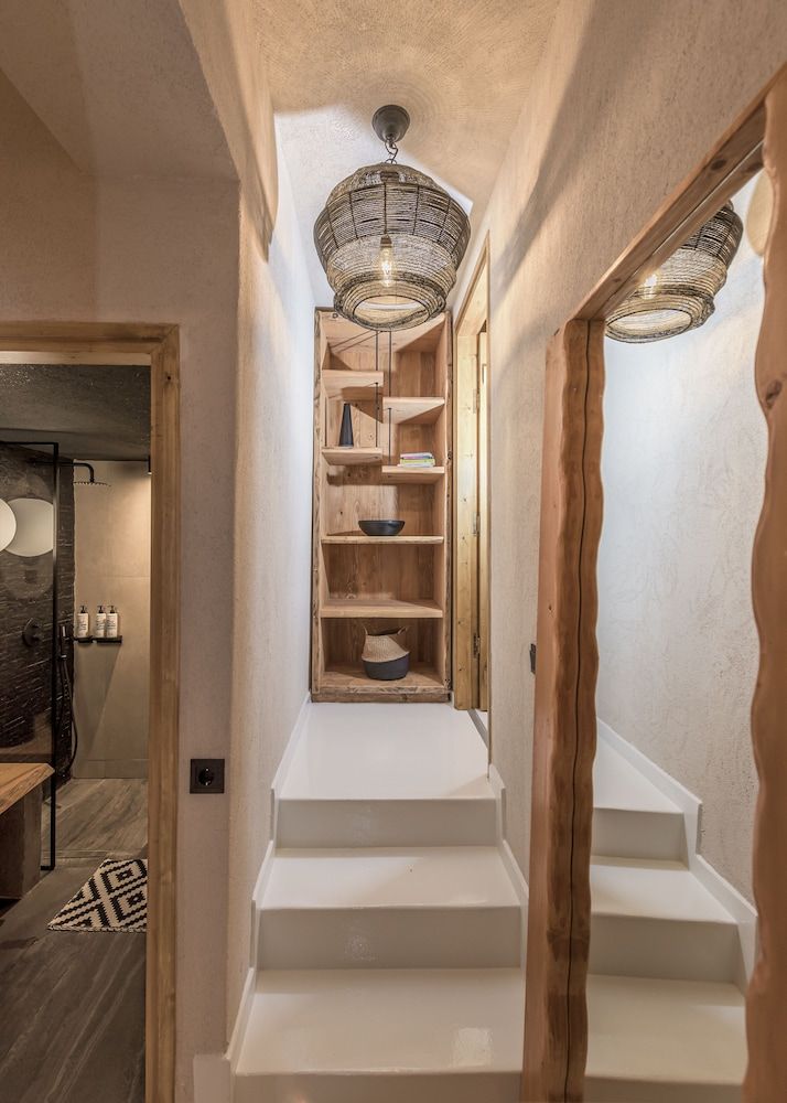 Captain Zeppos Luxury Suite 3