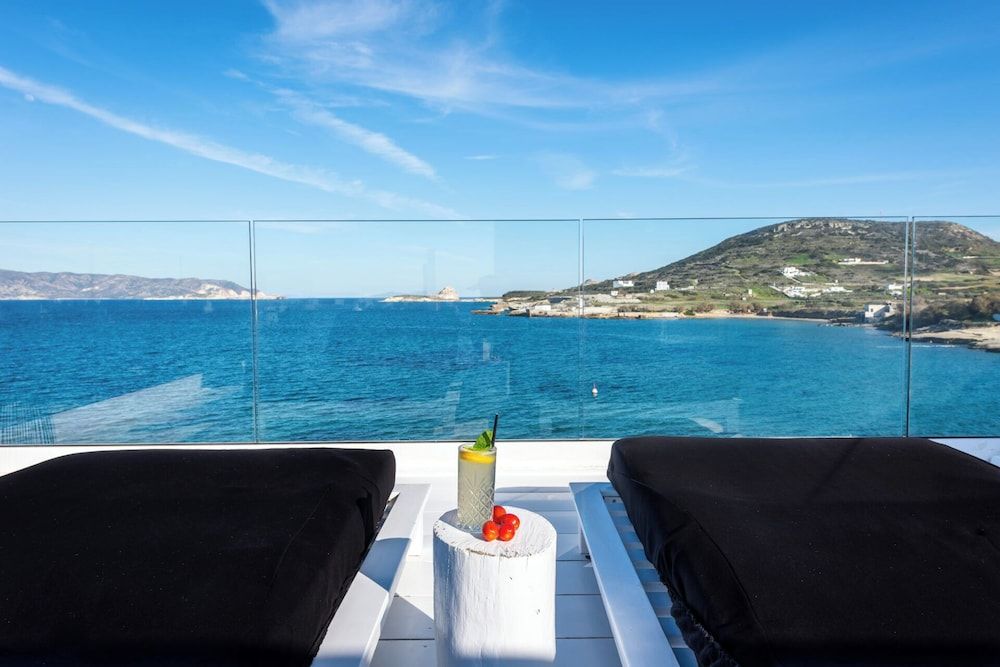 Captain Zeppos Honeymoon Suite 5