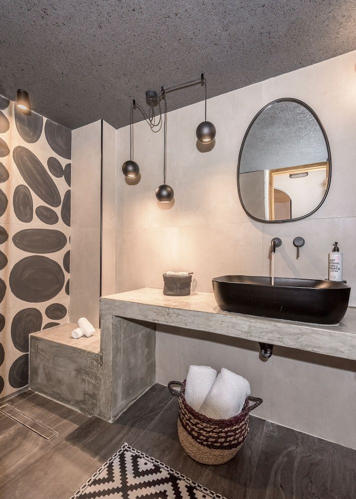 Captain Zeppos Luxury Suite 4