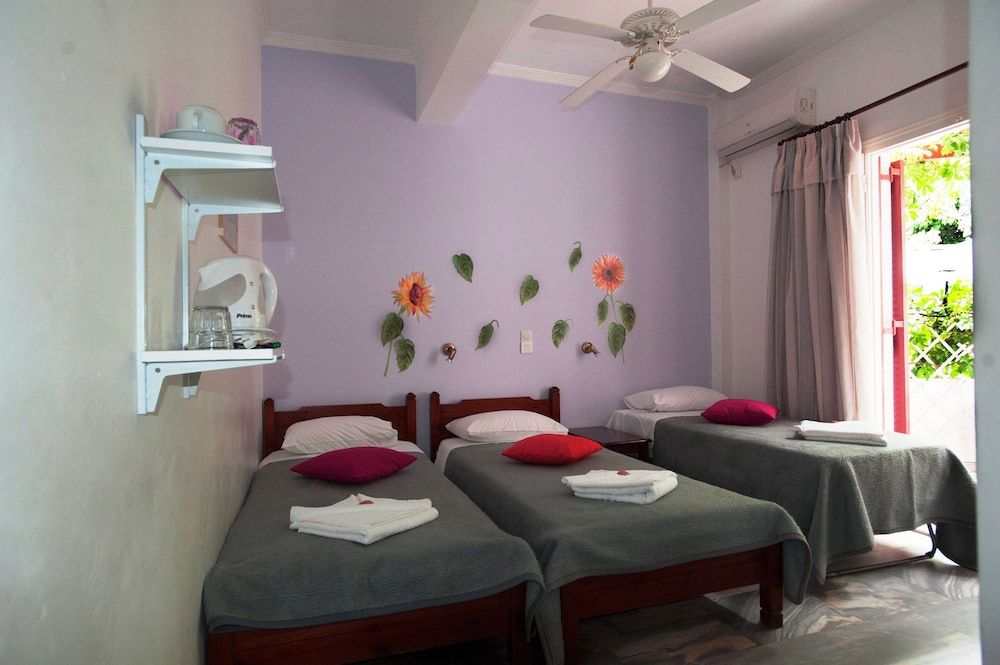 Economy Triple Room