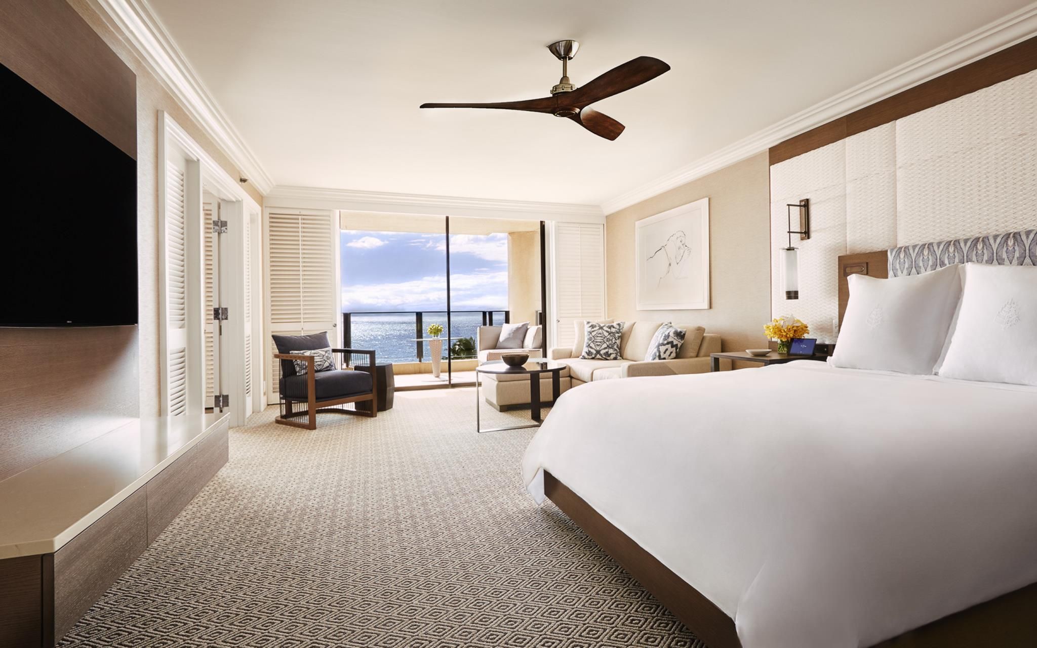 Club Floor Ocean Front Prime Suite King bed