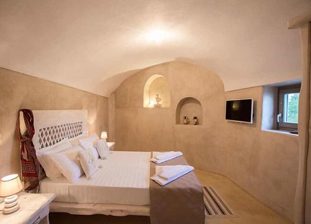 Love Nest villa Panoramic Villa, 1 Bedroom, Jetted Tub 13