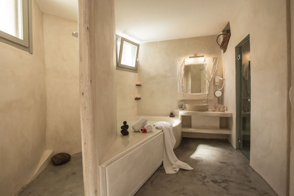 Love Nest villa Panoramic Villa, 1 Bedroom, Jetted Tub 7