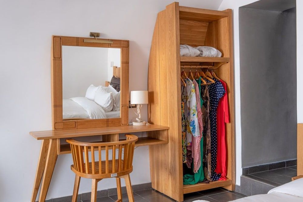 Unique Suites Luxury Suite, Jetted Tub (Cave - Caldera View) 5