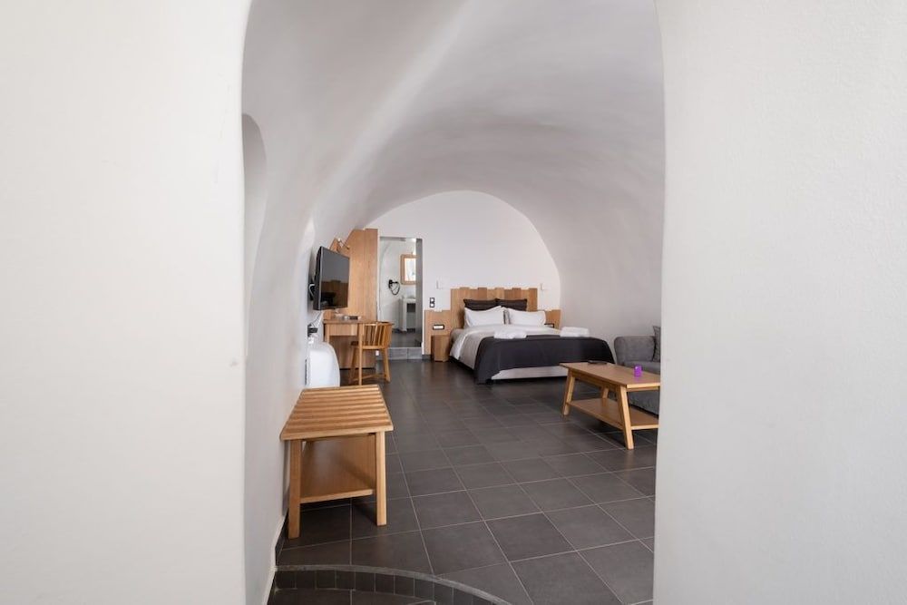 Unique Suites Luxury Suite, Jetted Tub (Cave - Caldera View) 6