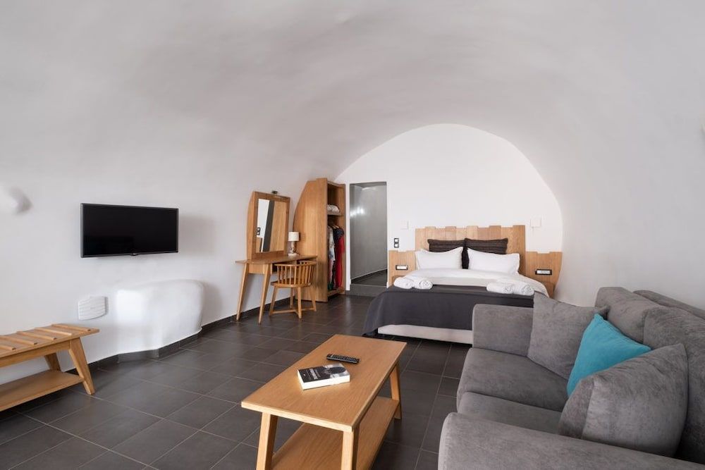 Unique Suites Luxury Suite, Jetted Tub (Cave - Caldera View) 3