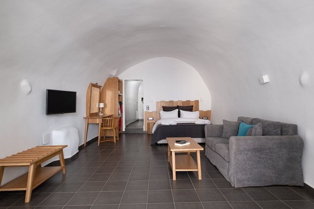 Unique Suites Luxury Suite, Jetted Tub (Cave - Caldera View) 2