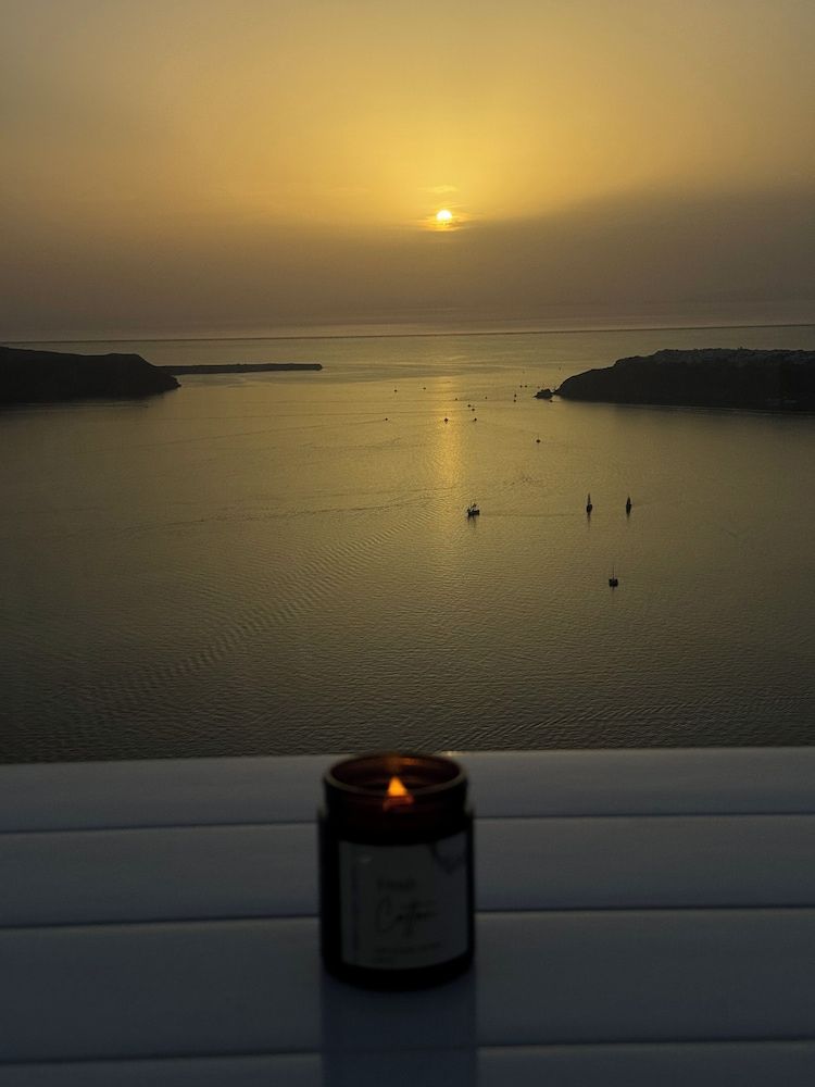 Unique Suites Deluxe Suite, Jetted Tub, Sea View 8