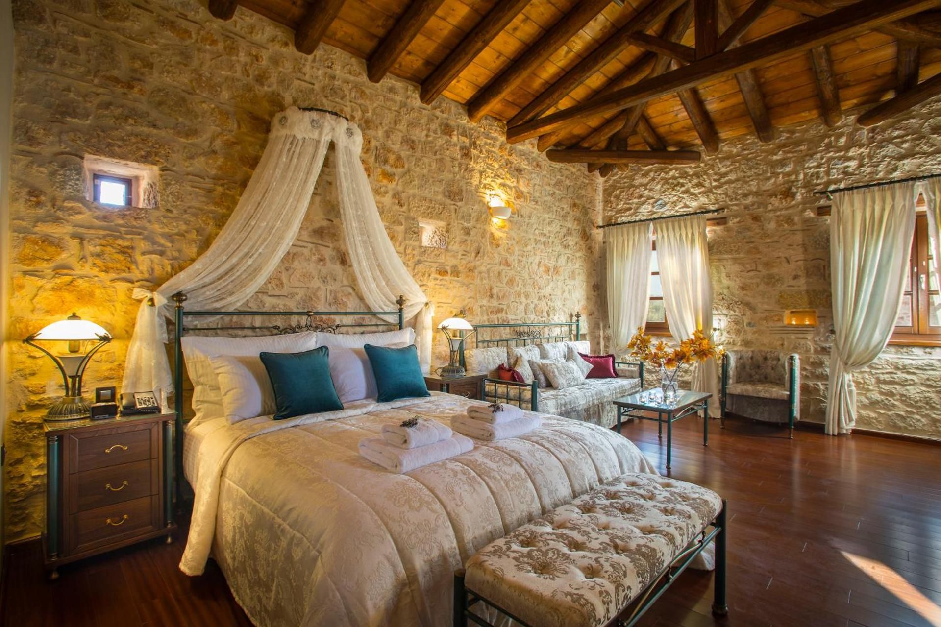 Deluxe Double Room (2 Adults + 1 Child)