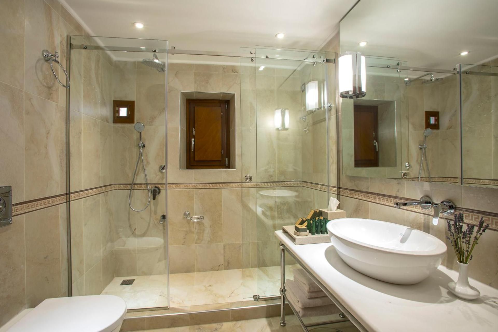 Deluxe Double Room (2 Adults + 1 Child)