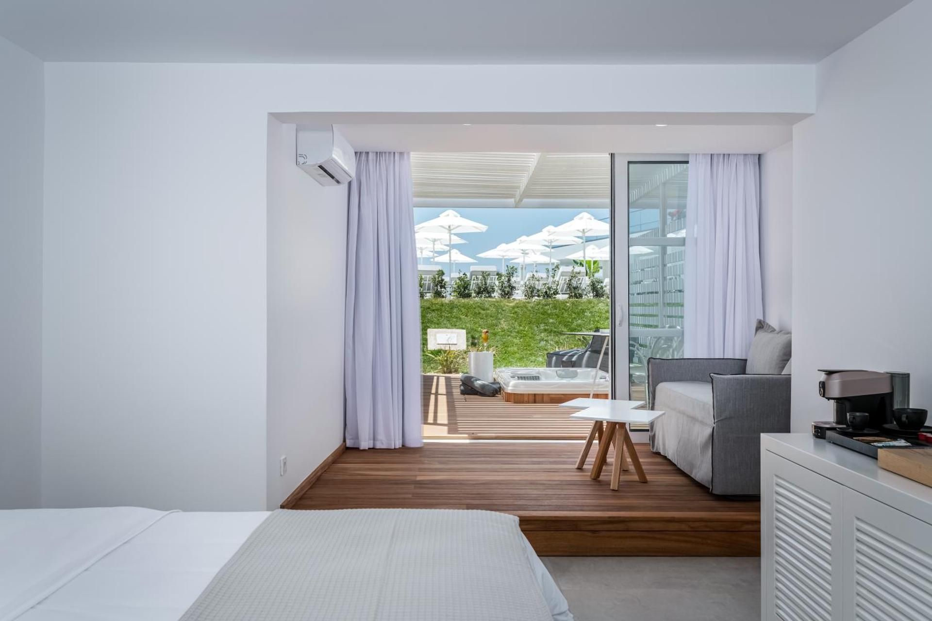 Suite with Hot Tub