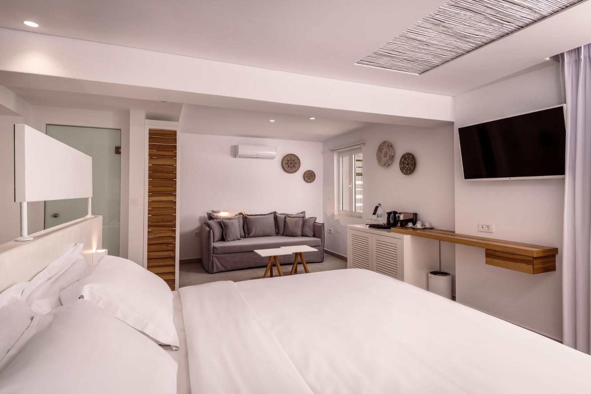 Deluxe Suite with Spa Bath