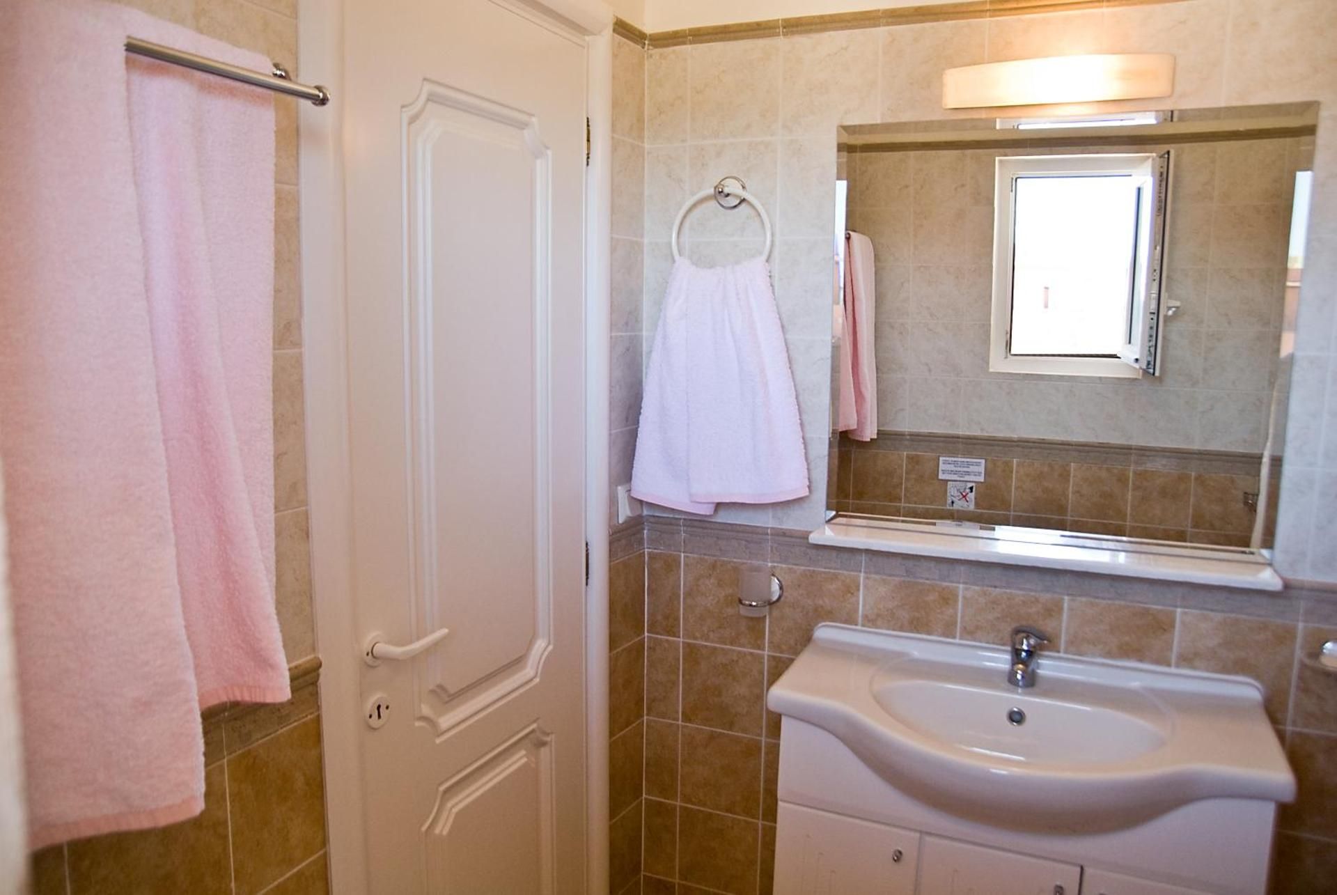 Kallicrates Village Studio (3 Adults)