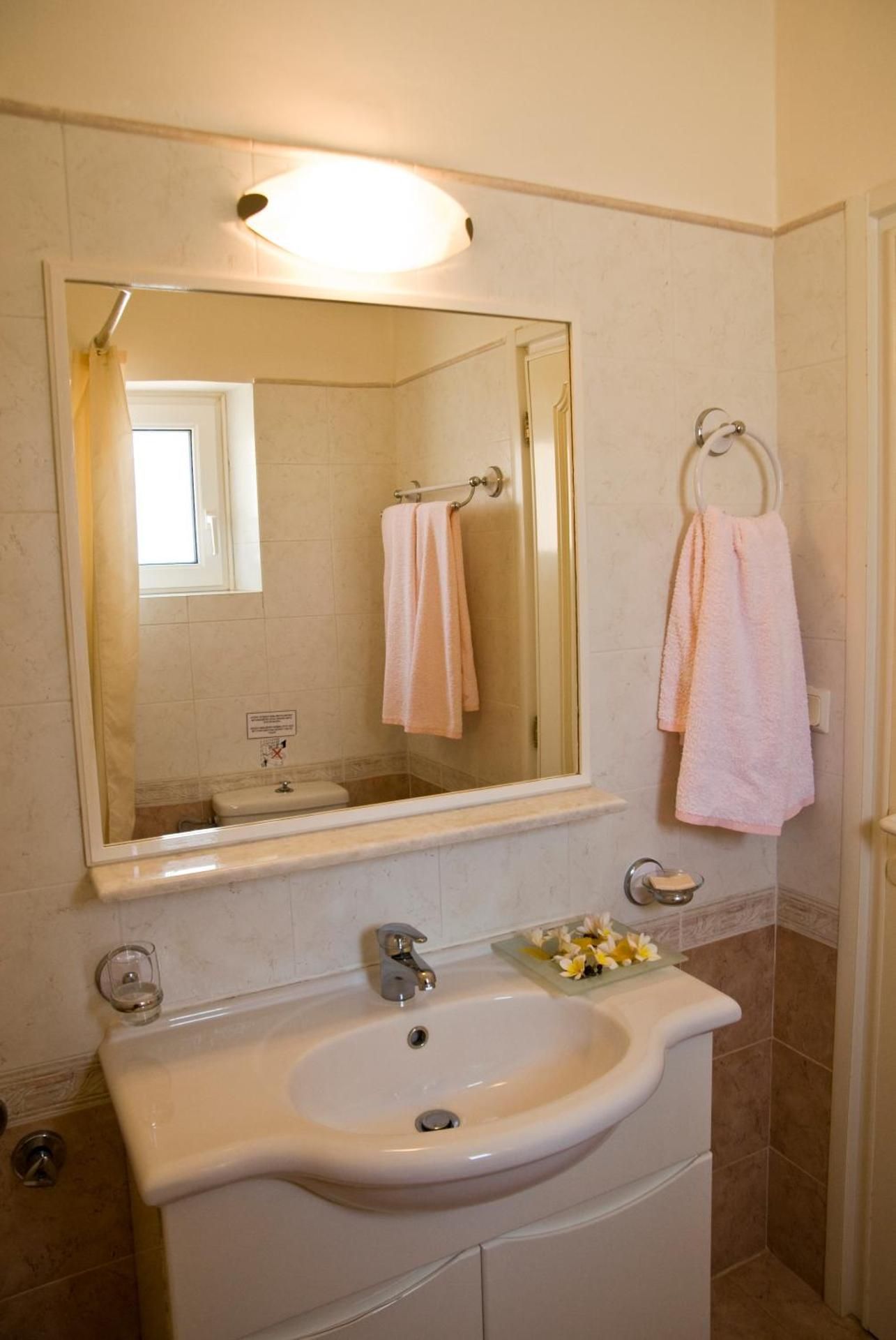 Studio (2 Adults)