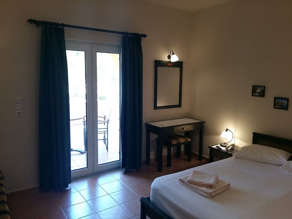 Kallicrates Village Comfort Studio 8