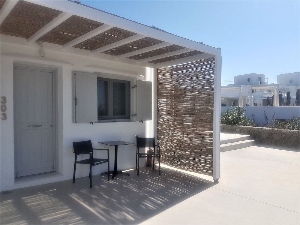 Livin Mykonos Hotel - Adults Only deluxe classic room 3