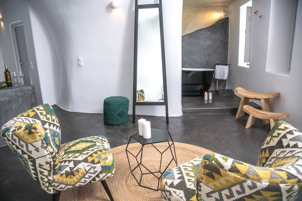 Elysian Santorini Luxury Cave Villa, Private Hot Tub, Sea View 10