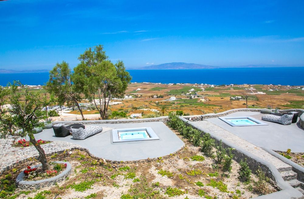 Elysian Santorini Luxury Cave Villa, Private Hot Tub, Sea View 4