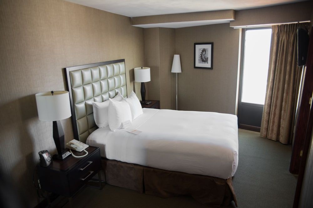 Suite, 1 Queen Bed, Non Smoking (One-Bedroom Suite)