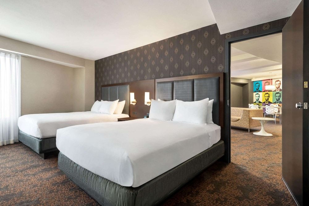 Suite, 2 Queen Beds, Non Smoking (Lincoln One-Bedroom Suite)