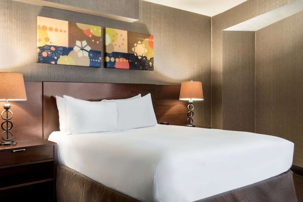 Suite, 1 Queen Bed, Non Smoking (One-Bedroom Suite)