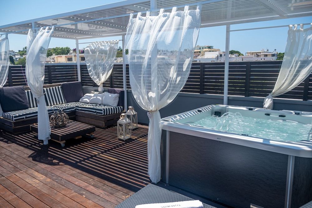 Lydia Hotel Family Apartment, 3 Bedrooms, Kitchen 13