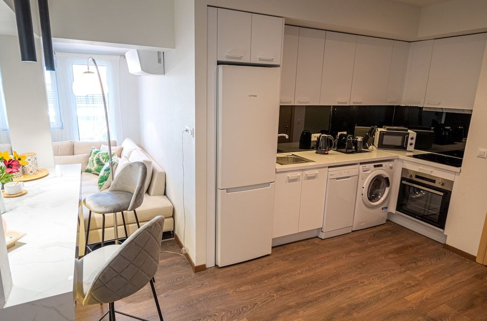 Lydia Hotel Family Apartment, 3 Bedrooms, Kitchen 4