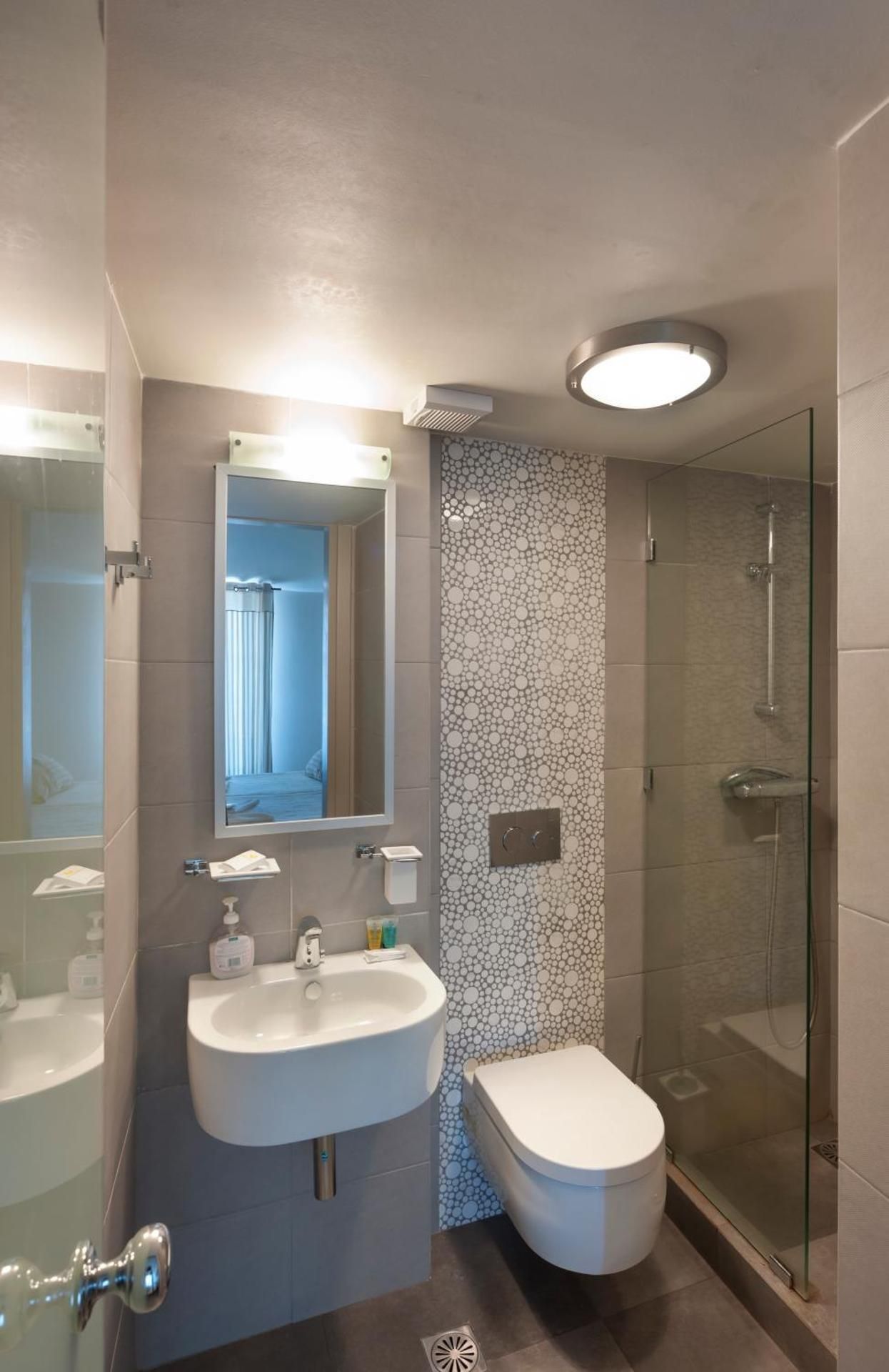 Esperance 1 Twin Room with Balcony and Sea View 3