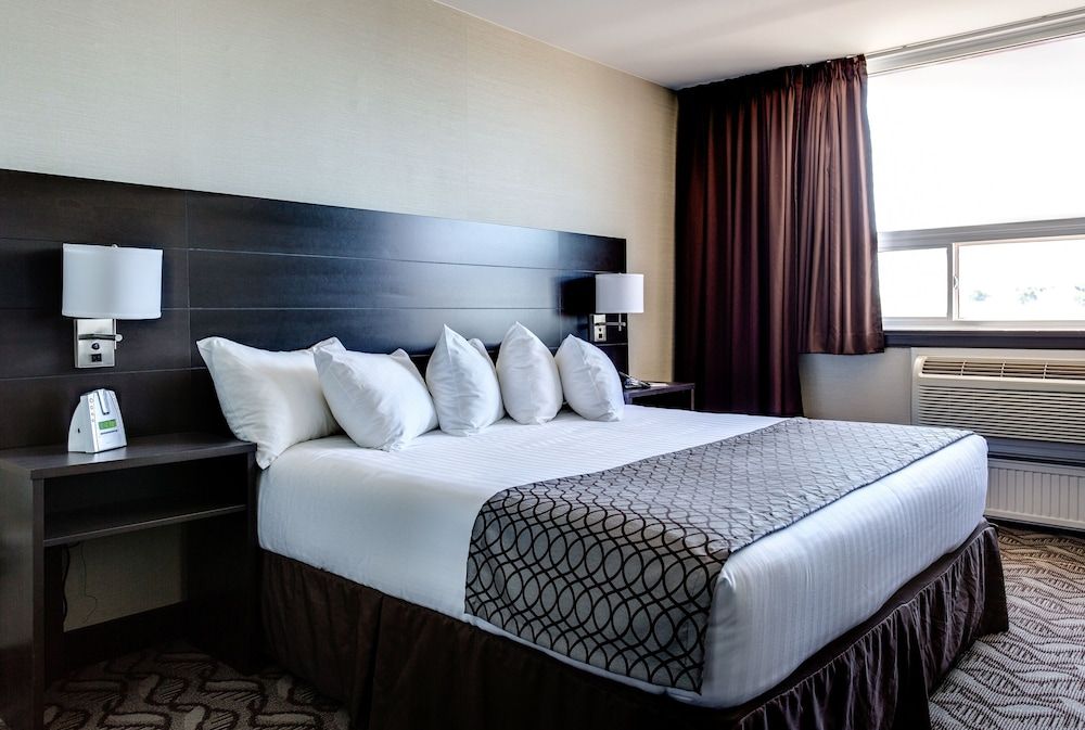 Room, 1 King Bed, Non Smoking (Upper Floor)