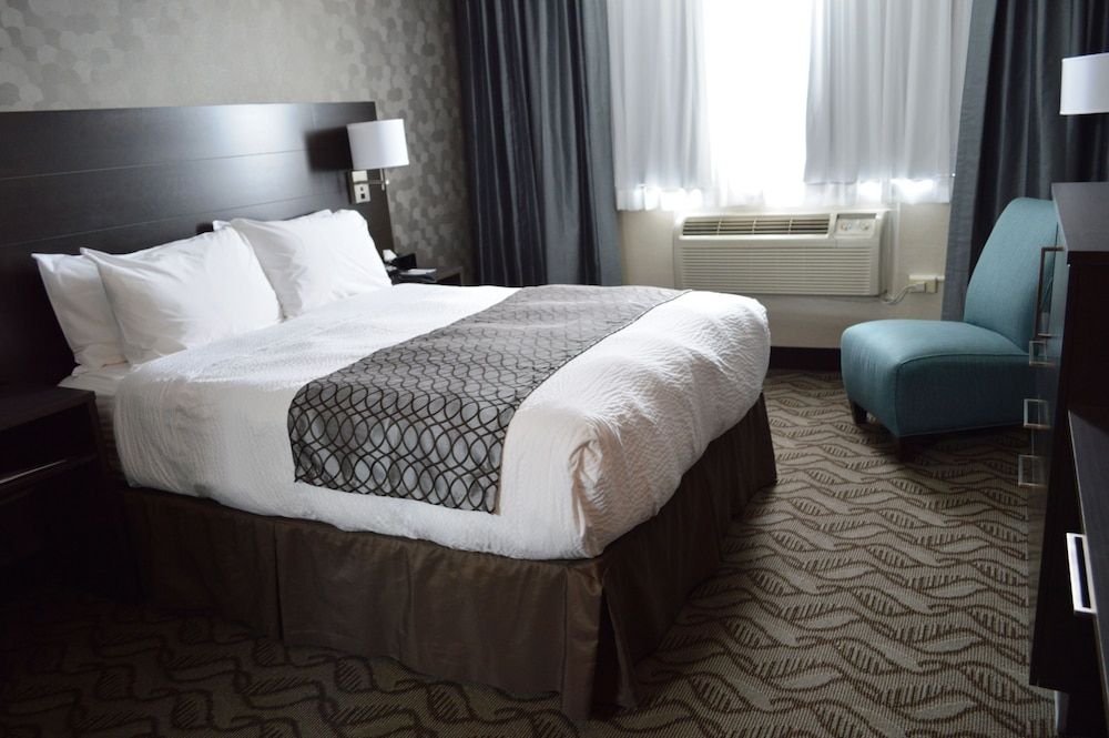 Business Room, 1 Queen Bed, Non Smoking (Upgrade)