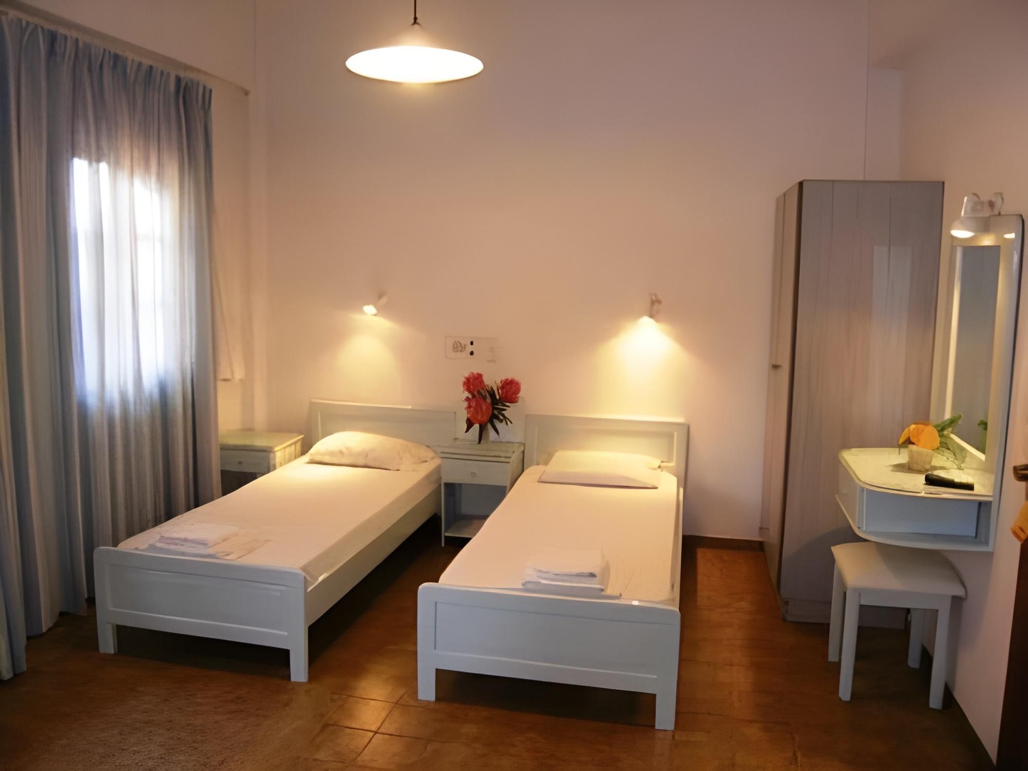 Studio (2-3 Adults)