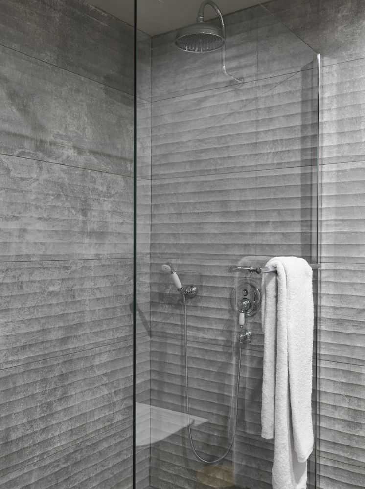 18 Micon Street Suite, Patio, Jetted Tub (Urban) 5