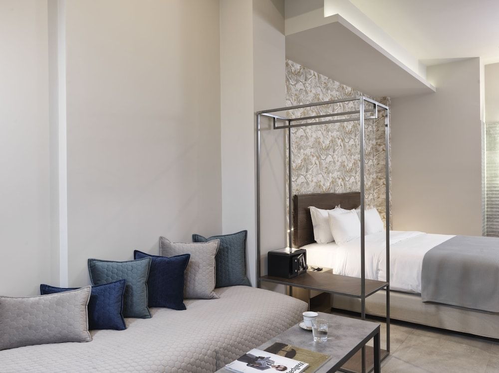 18 Micon Street Suite, Patio, Jetted Tub (Urban) 3