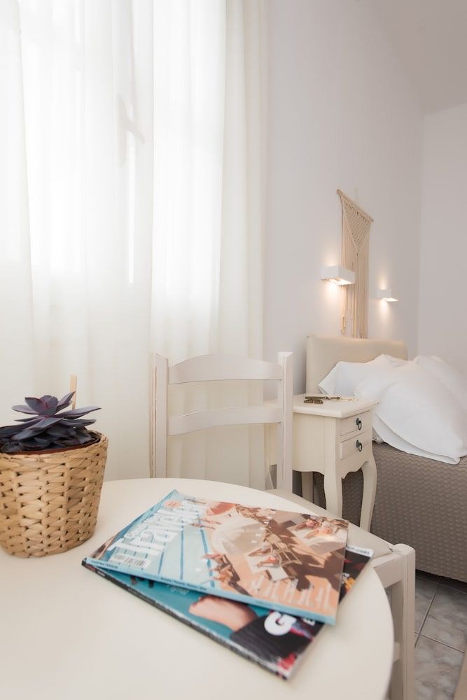 Charissi Hotel Standard Room 4