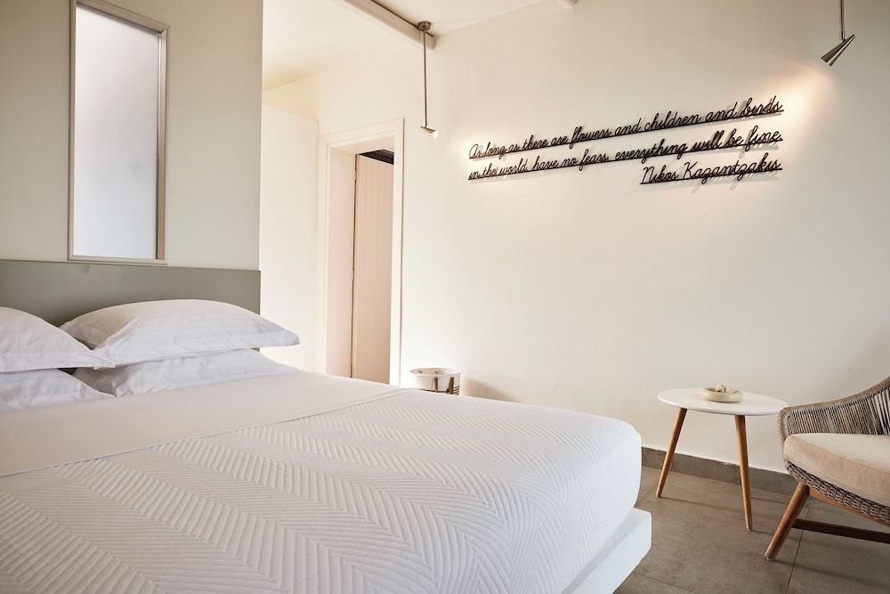 Family Suite with private pool and sea view