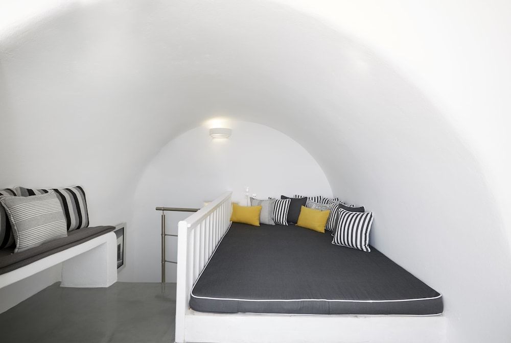 Helianthus Suites Honeymoon Suite, Hot Tub (outdoor) 2