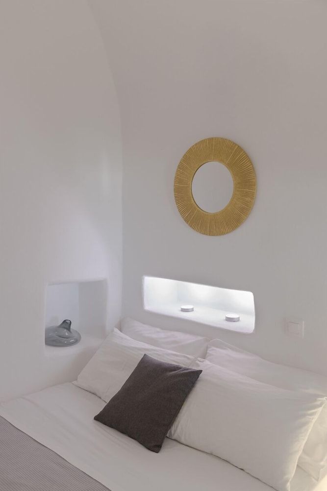 Helianthus Suites Honeymoon Suite, Hot Tub (outdoor) 4