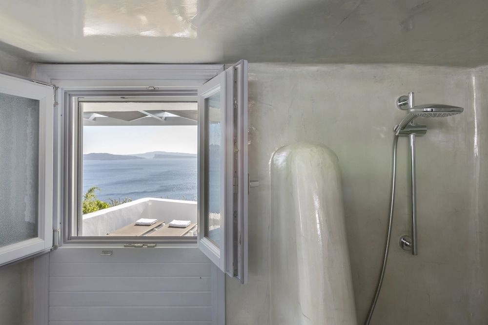 Helianthus Suites Honeymoon Suite, Hot Tub (outdoor) 19