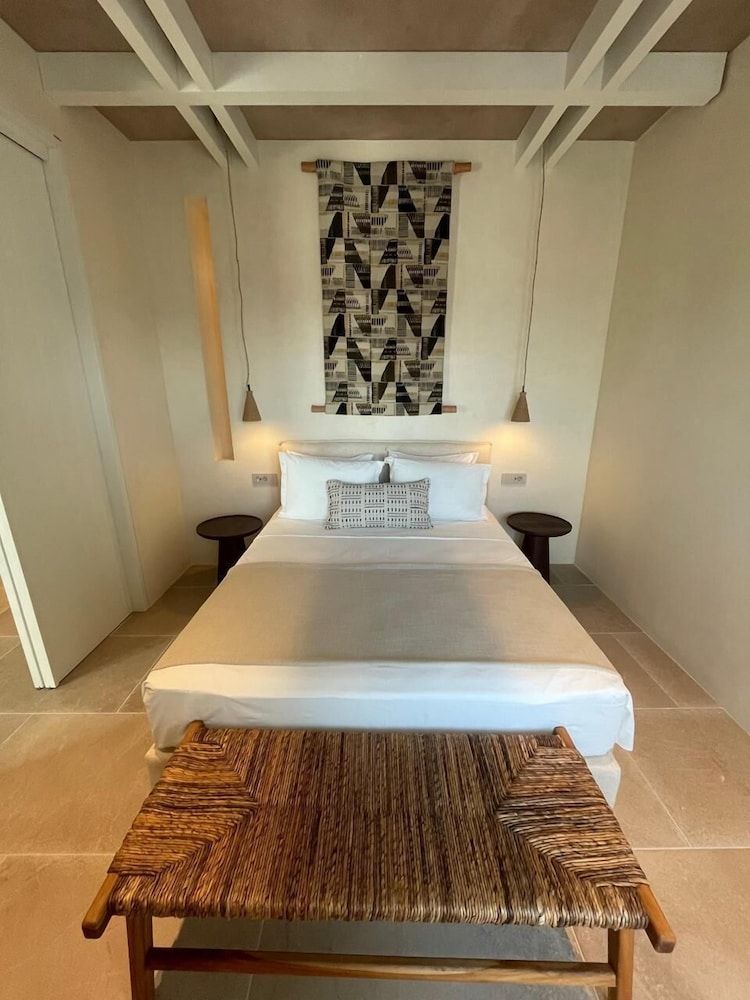 Harbor View Suite (SUI)