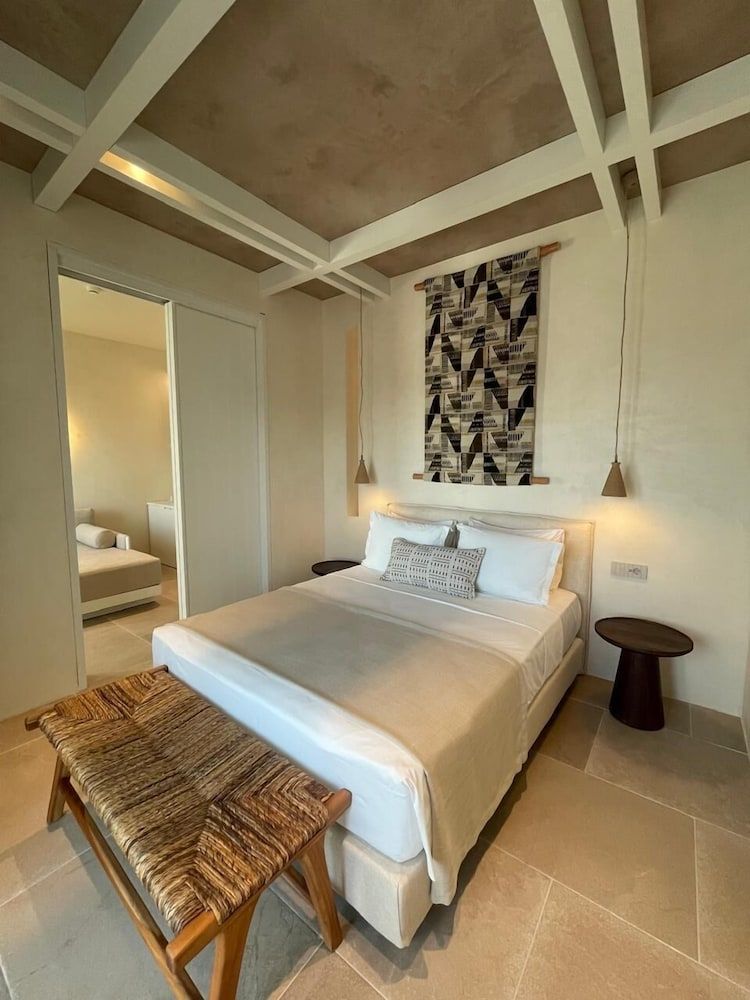 Harbor View Suite (SUI)