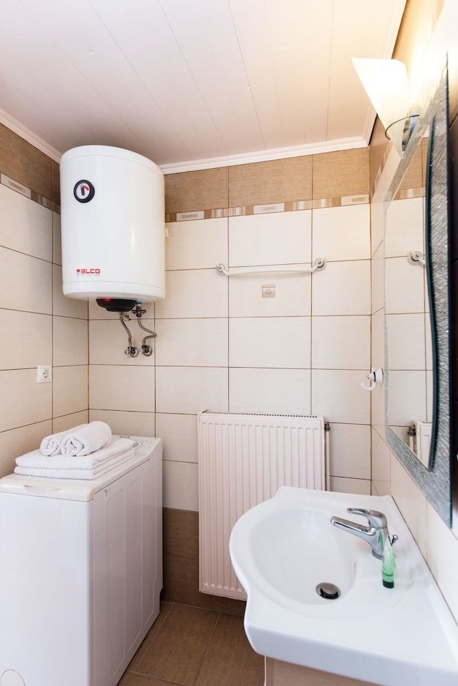 Anita Village Family Studio 6