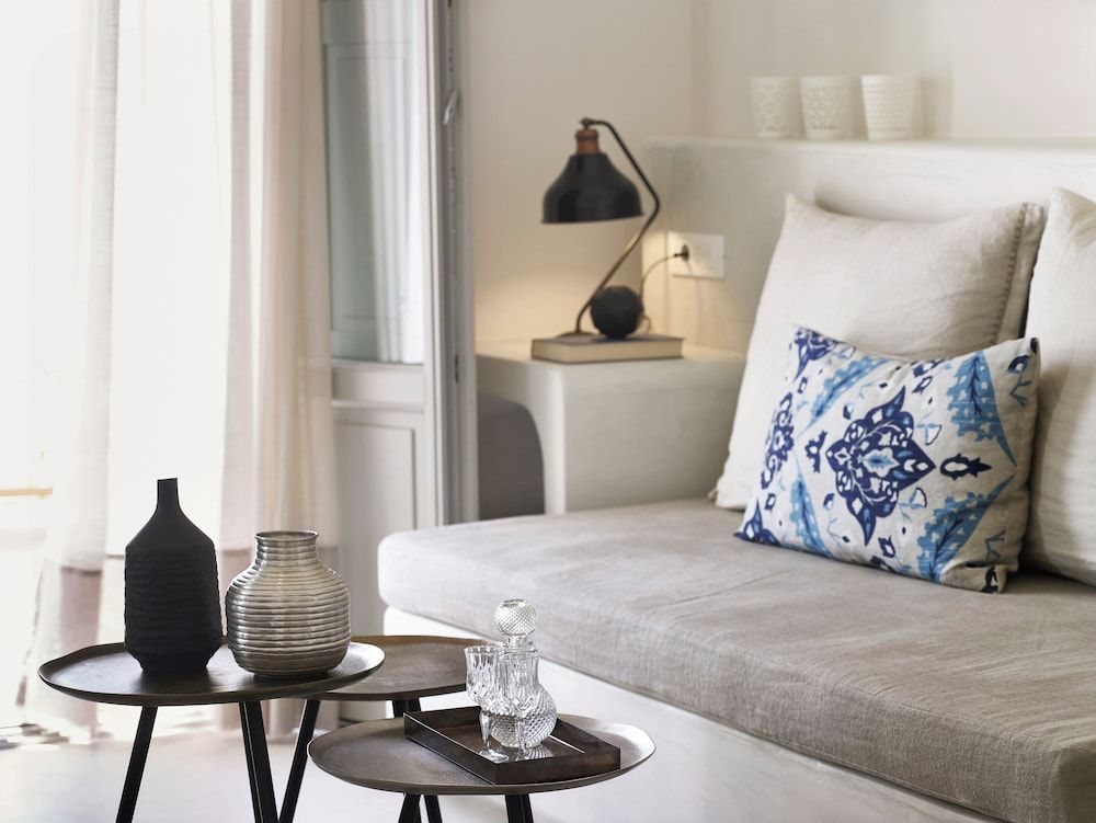 Santo Pure Oia Suites & Villas Partial Sea View Suite with Pool or Hot Tub 4