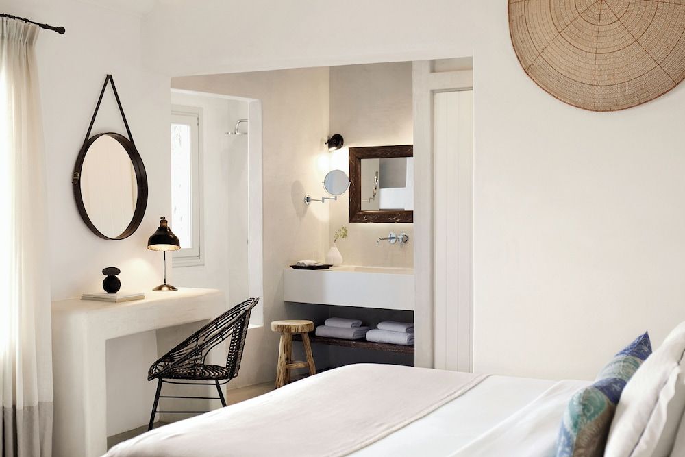 Pure Suite with Pool or Hot Tub