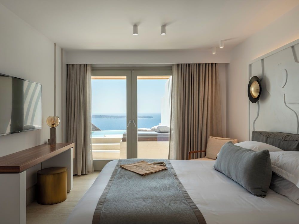 Sunset & Sea View Suite with Pool