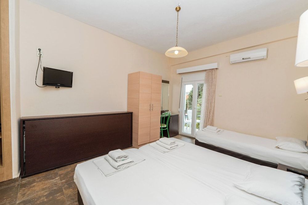 Ulrika Hotel Quadruple Room 2